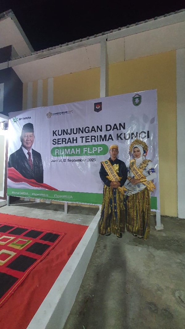 Duta Pariwisata Paulus dan Inna Hadir dalam Penyambutan Menteri PKP, Maruarar Sirait, dalam Simbolis Penyerahan Kunci Rumah Subsidi di Parepare