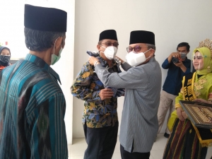 Tari Paddupa Binaan Disporapar dan Duta Wisata Parepare Sambut Tamu Pelantikan ICMI Orda Parepare