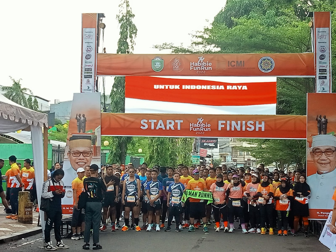 Ratusan Runners Kabupaten/Kota Sulsel Ramaikan Habibie Fun Run 2022