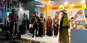 Tampilkan Batik Khas Parepare Rancangan Ketua Dekranasda Kota Parepare pada Pekan Raya Sulsel 2021